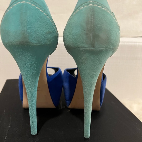 Giuseppe zanotti sz 36 blue/turquoise color block peel toe sandals